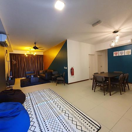 The Landmark By Katana 3Br To 4Br Luxury Seaview Landmark Homestay At Gurney 15-16Pax 无敌海景套房 Tanjung Tokong Esterno foto