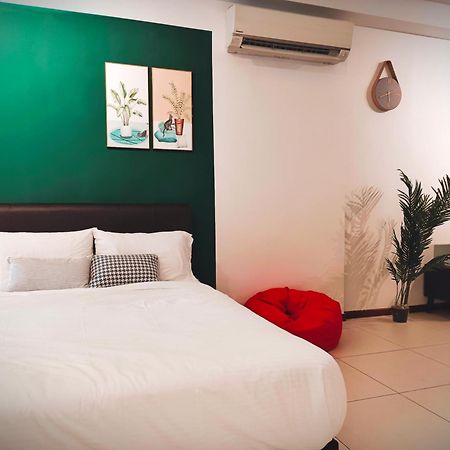 The Landmark By Katana 3Br To 4Br Luxury Seaview Landmark Homestay At Gurney 15-16Pax 无敌海景套房 Tanjung Tokong Esterno foto