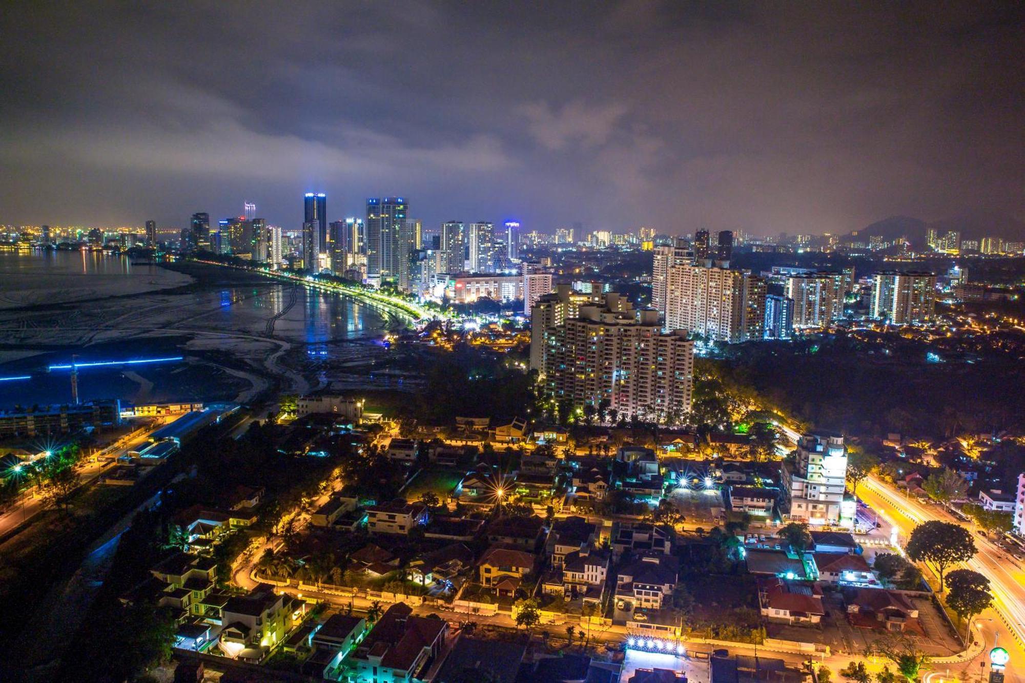 The Landmark By Katana 3Br To 4Br Luxury Seaview Landmark Homestay At Gurney 15-16Pax 无敌海景套房 Tanjung Tokong Esterno foto
